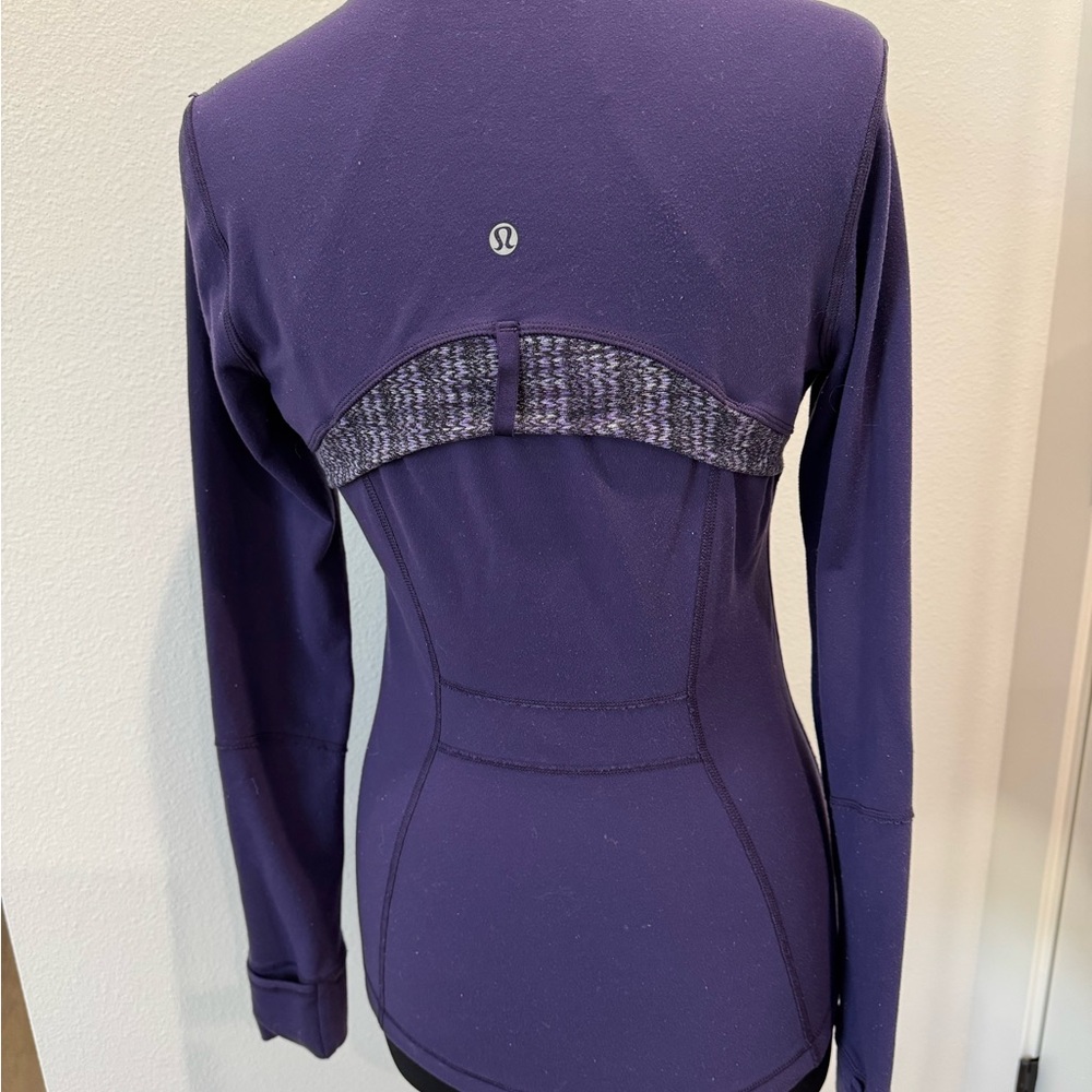 Lululemon women's sports jacket
Size 8 - Picture 3 of 10
